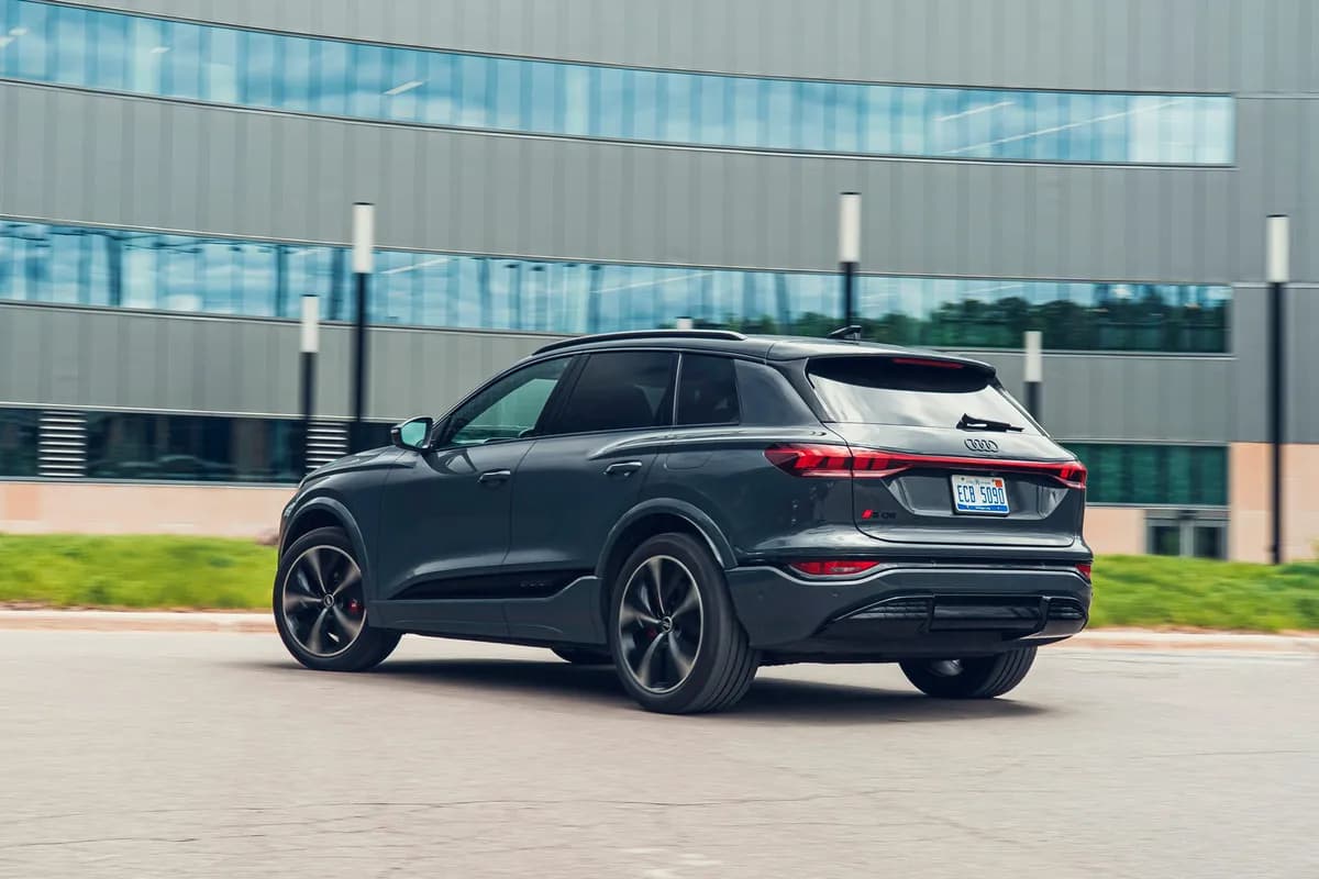 2025 Audi SQ6 - Image 2