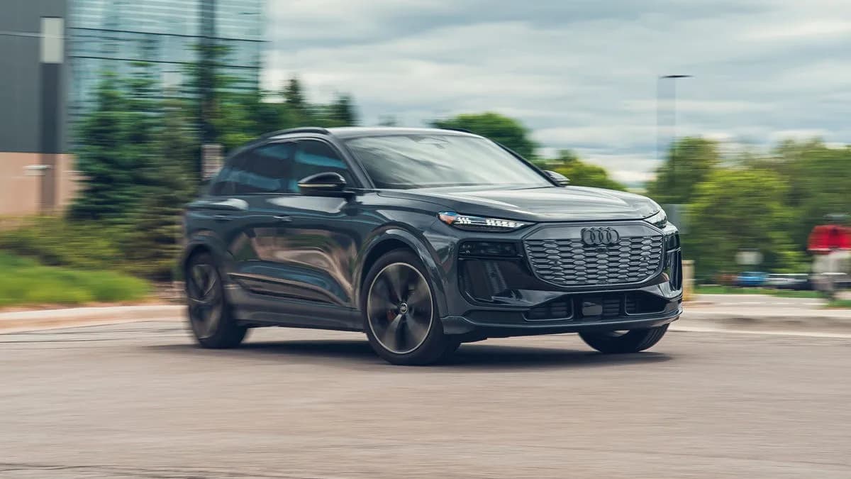 2025 Audi SQ6 - Image 3