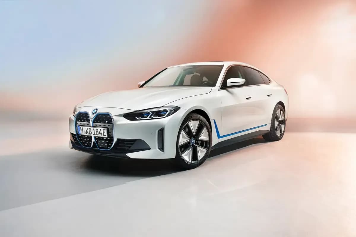 2025 BMW i4 - Image 10