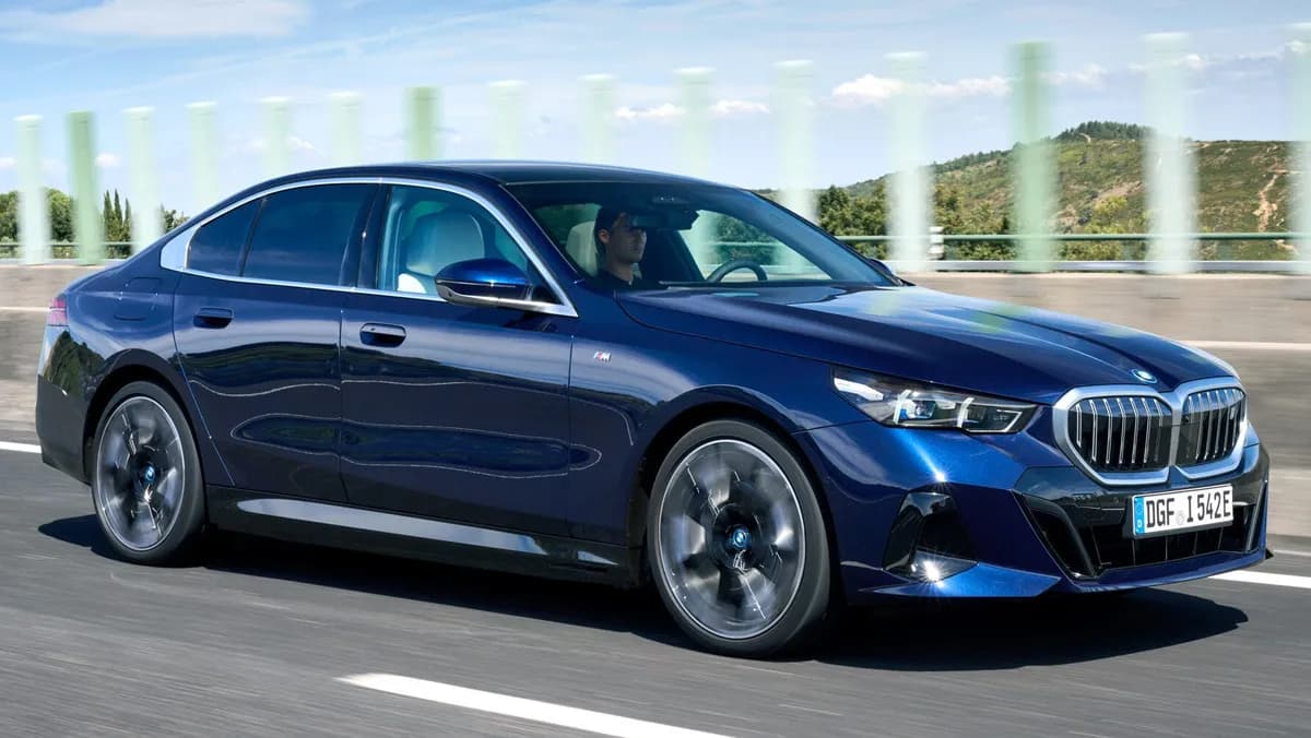 2025 BMW i5 - Image 2