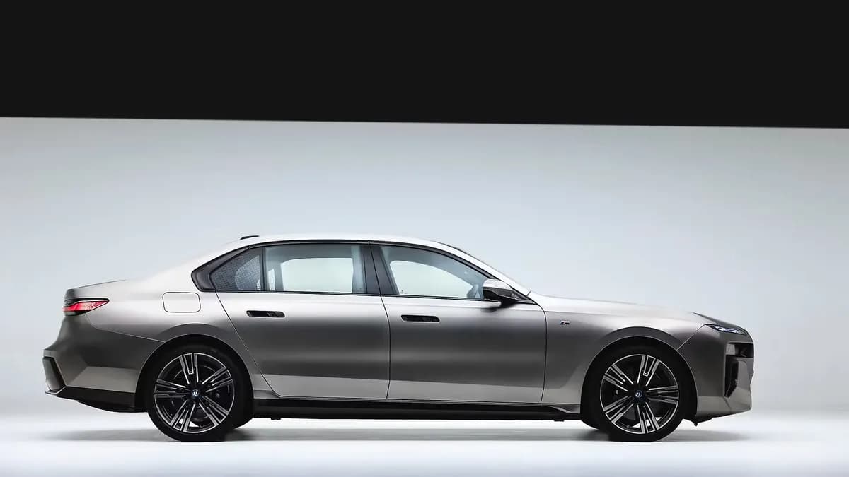2024 BMW i7 - Image 2