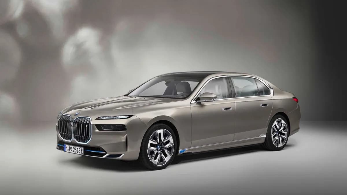 2025 BMW i7 - Image 9