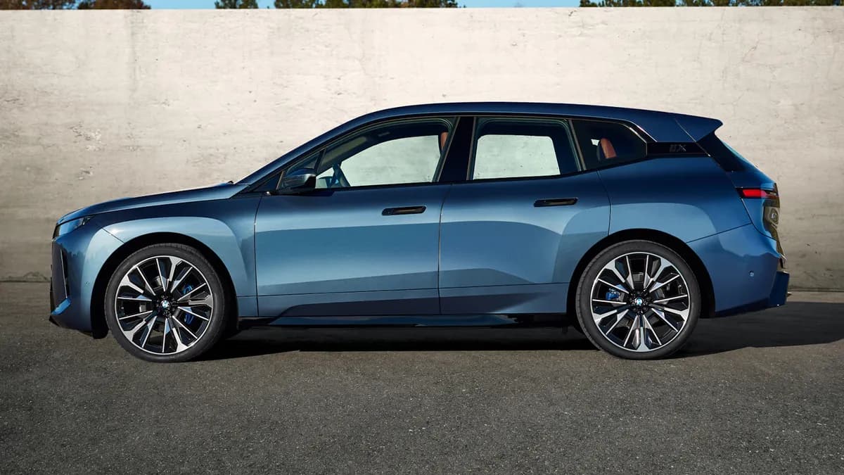 2023 BMW iX - Image 3
