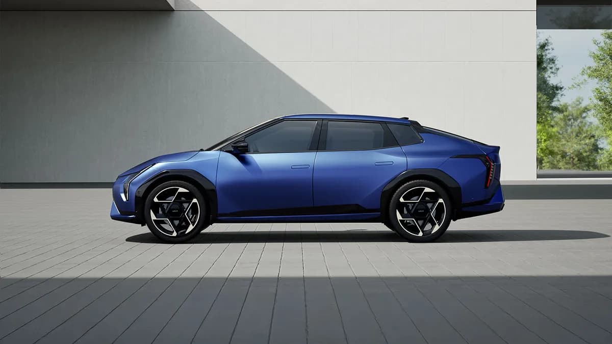 2026 Kia EV4 - Image 3