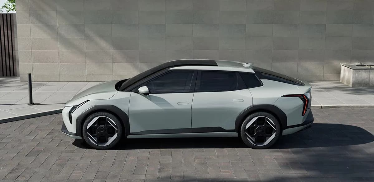 2026 Kia EV4 - Image 4