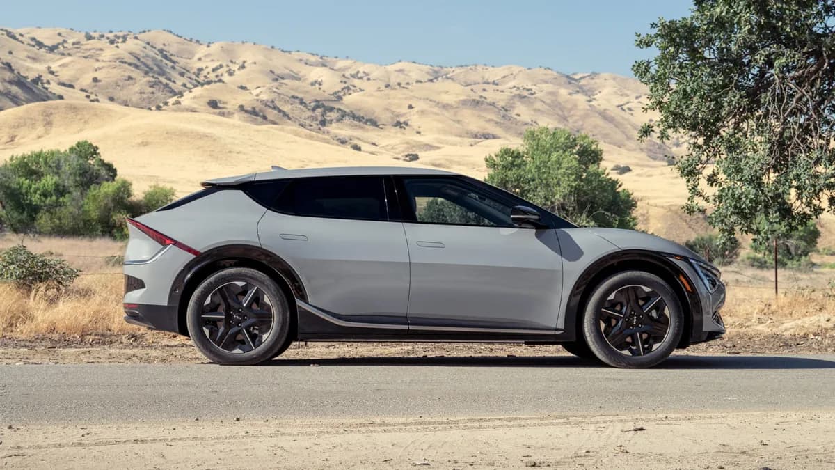 2025 Kia EV6 - Image 6
