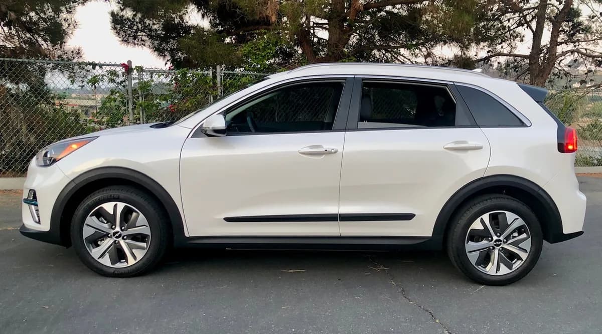 2022 Kia Niro - Image 2