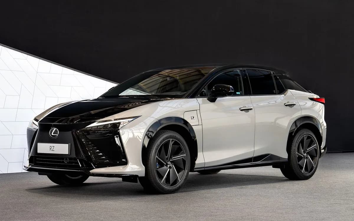 2025 Lexus RZ - Image 2