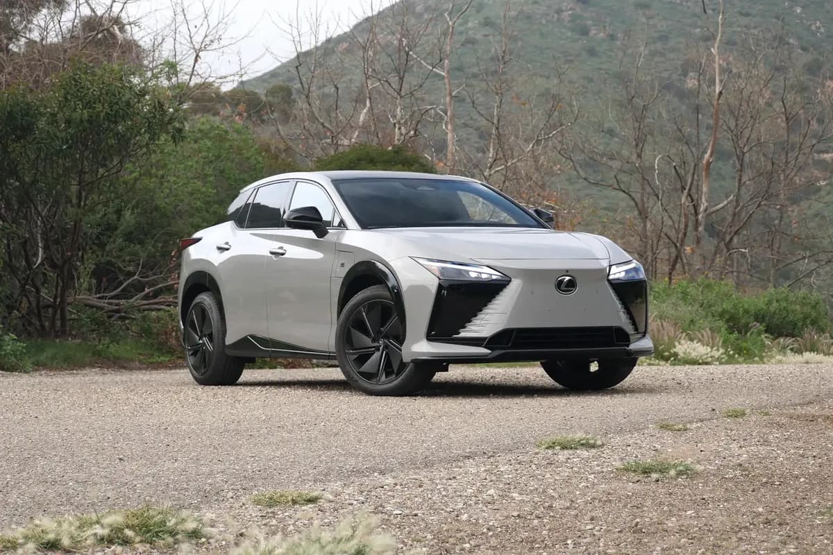 2025 Lexus RZ - Image 6