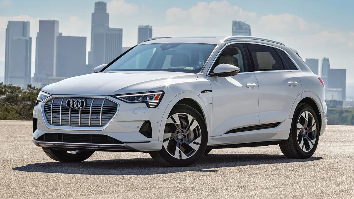 2023 Audi e-tron - Image 2
