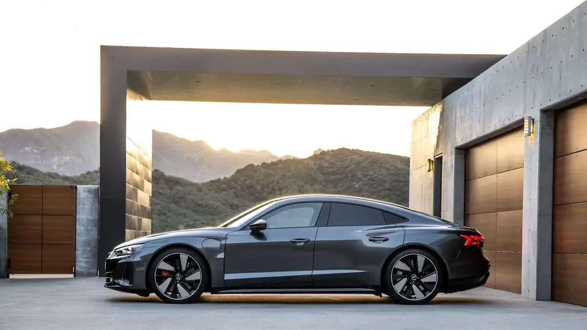 2023 Audi RS e-tron - Image 4