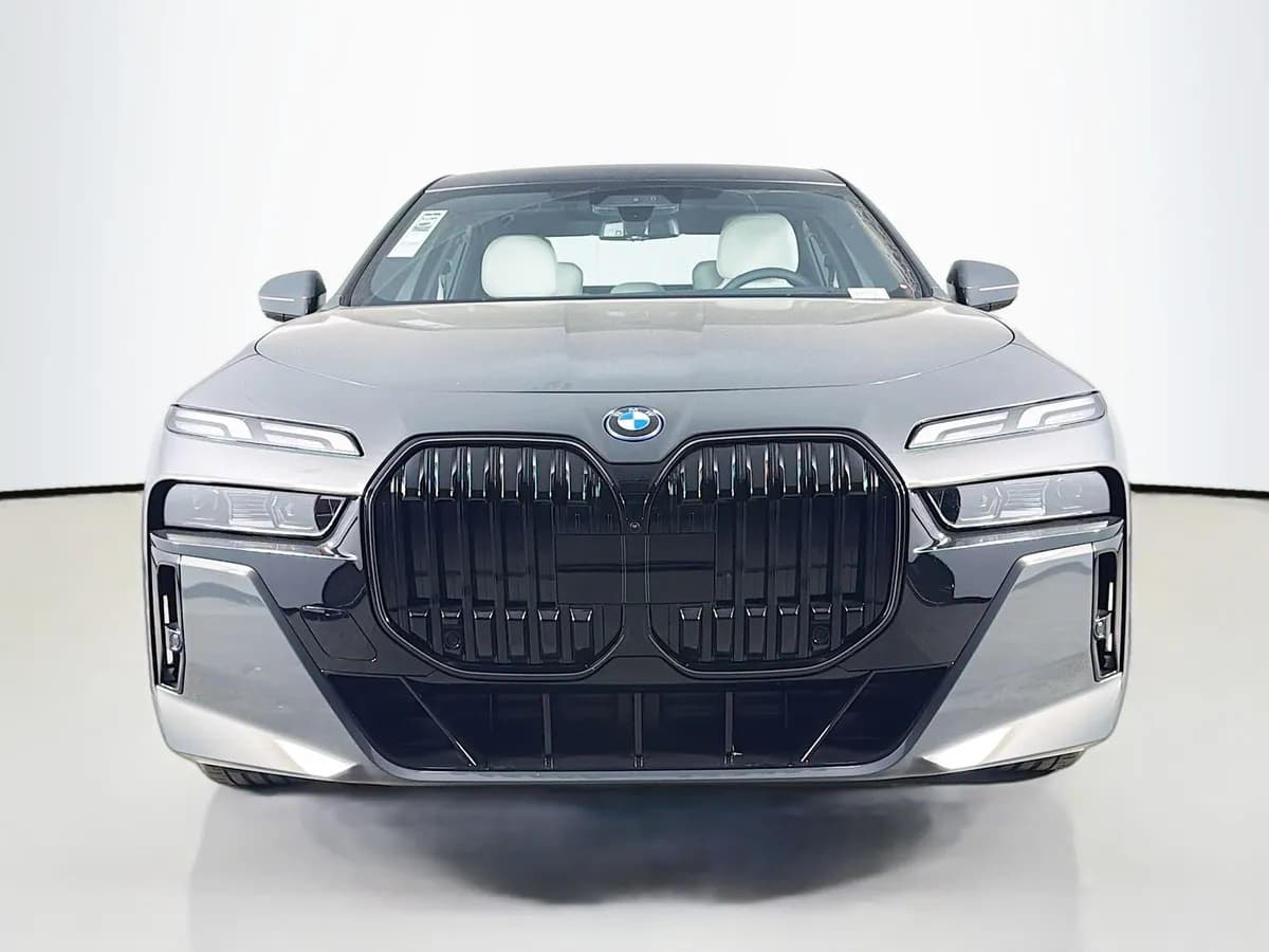 2023 BMW i7 xDrive60 - Image 4