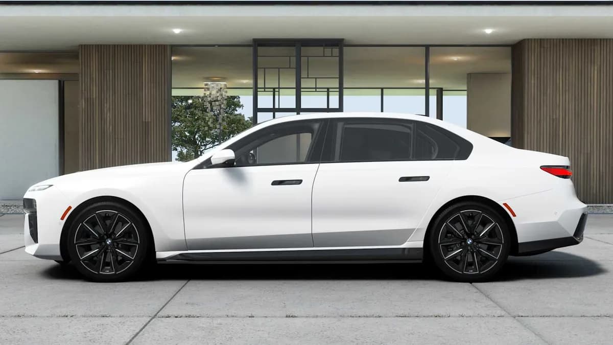 2024 BMW i7 xDrive60 Sedan - Image 7