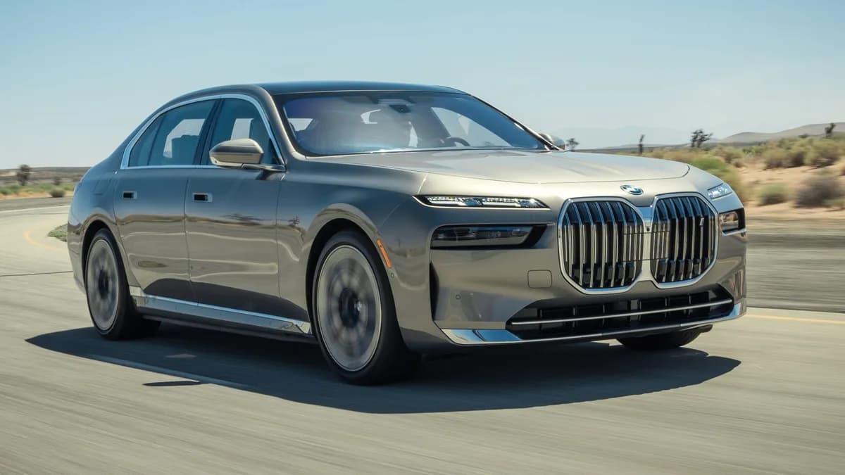 2024 BMW i7 xDrive60 Sedan - Image 13