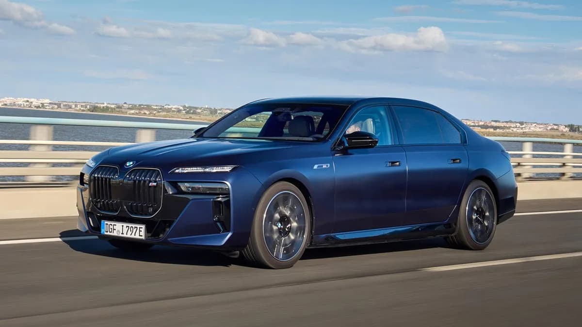 2025 BMW i7 xDrive60 Sedan - Image 9