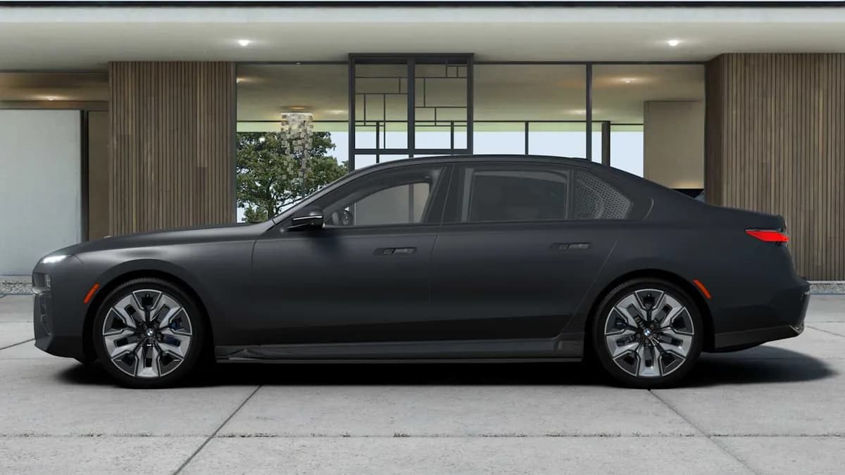 2025 BMW i7 xDrive60 Sedan - Image 11