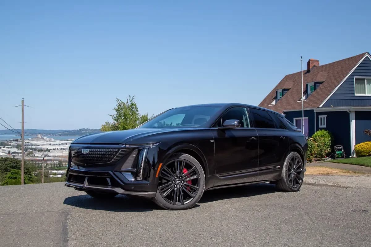 2026 Cadillac LYRIQ-V - Image 2