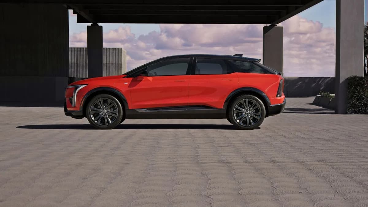2025 Cadillac OPTIQ - Image 2