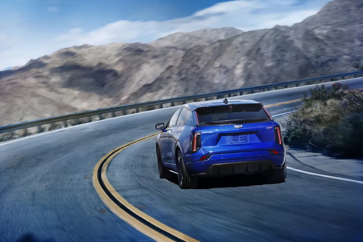 2026 Cadillac OPTIQ-V - Image 2
