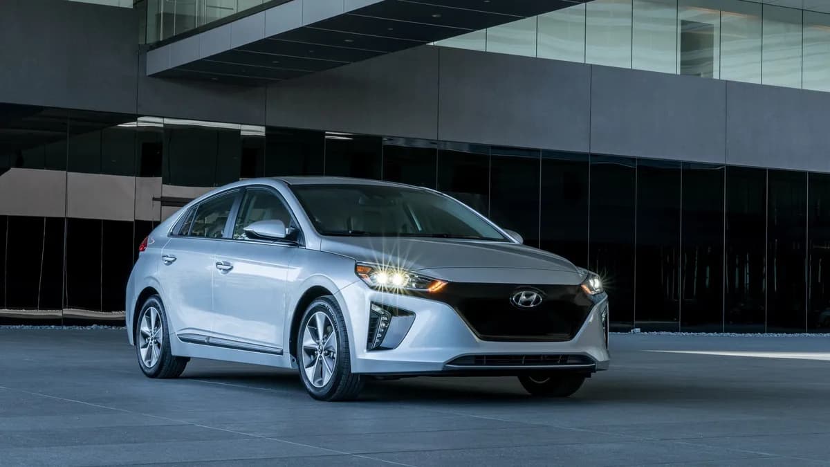 2021 Hyundai IONIQ Electric - Image 3