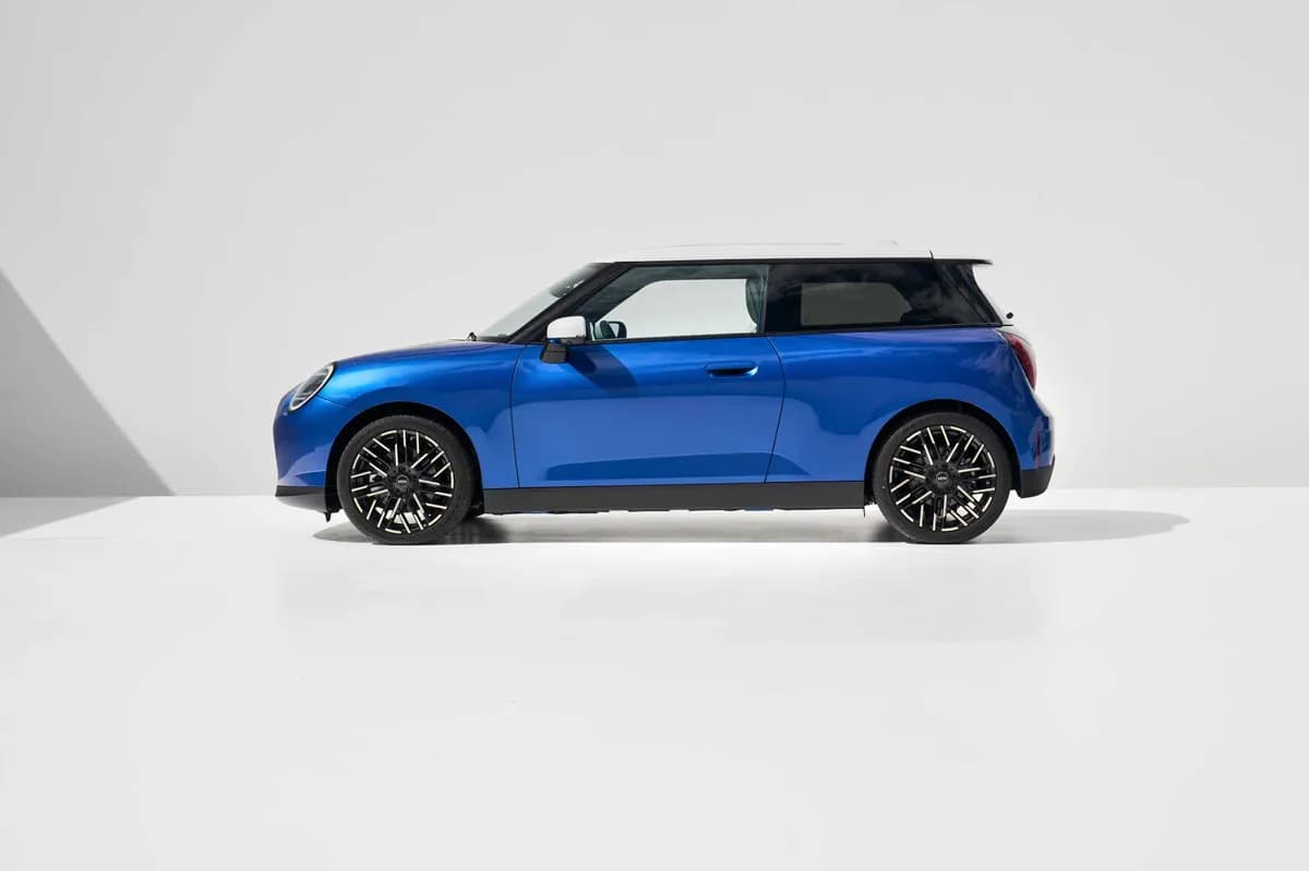 2023 MINI Cooper SE - Image 3