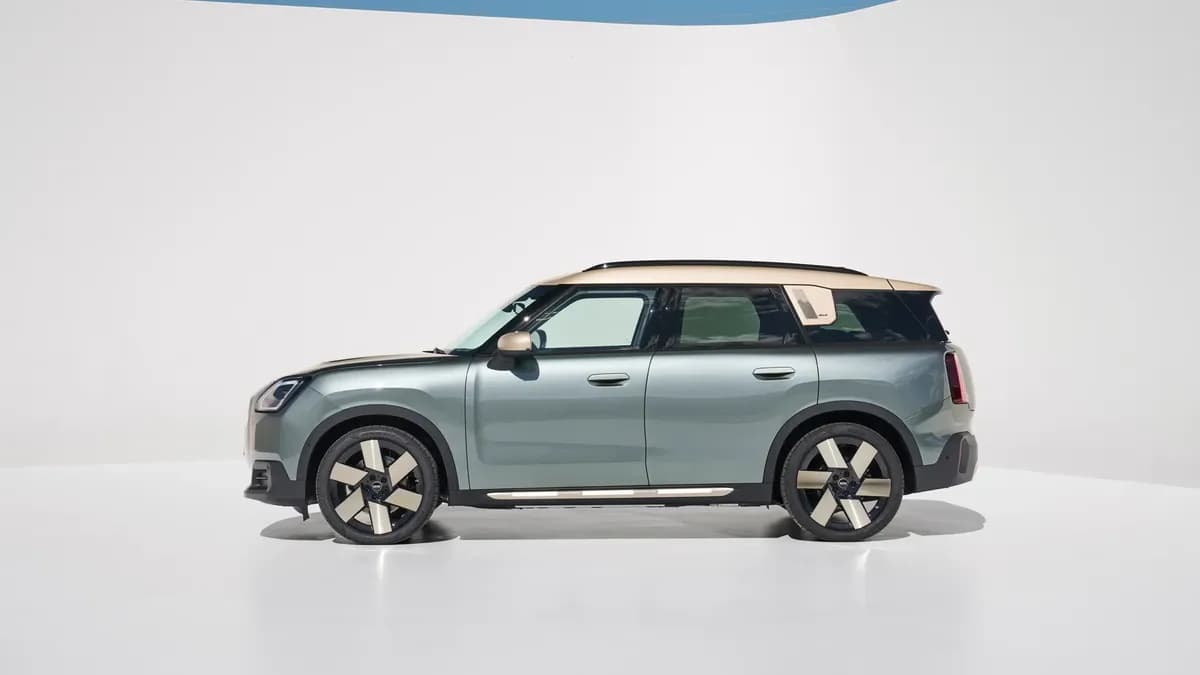 2025 MINI Countryman - Image 2