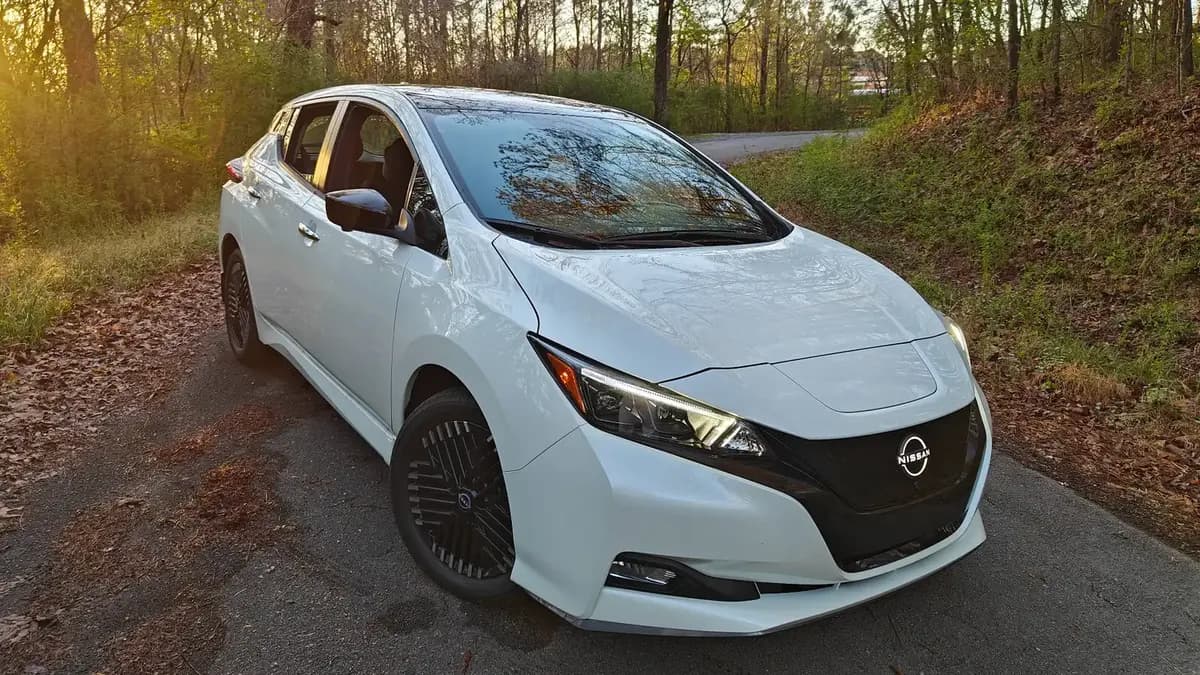 2017 Nissan LEAF - Image 5