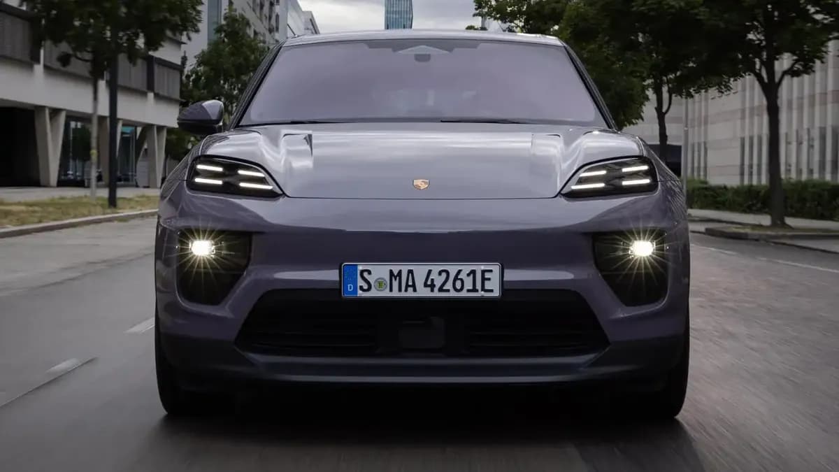 2024 Porsche Macan - Image 3