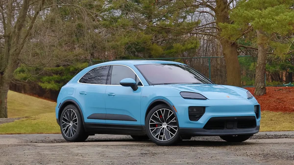 2025 Porsche Macan - Image 2
