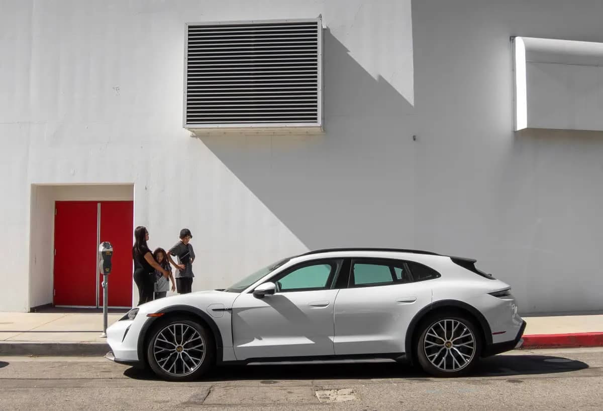 2022 Porsche Taycan - Image 4