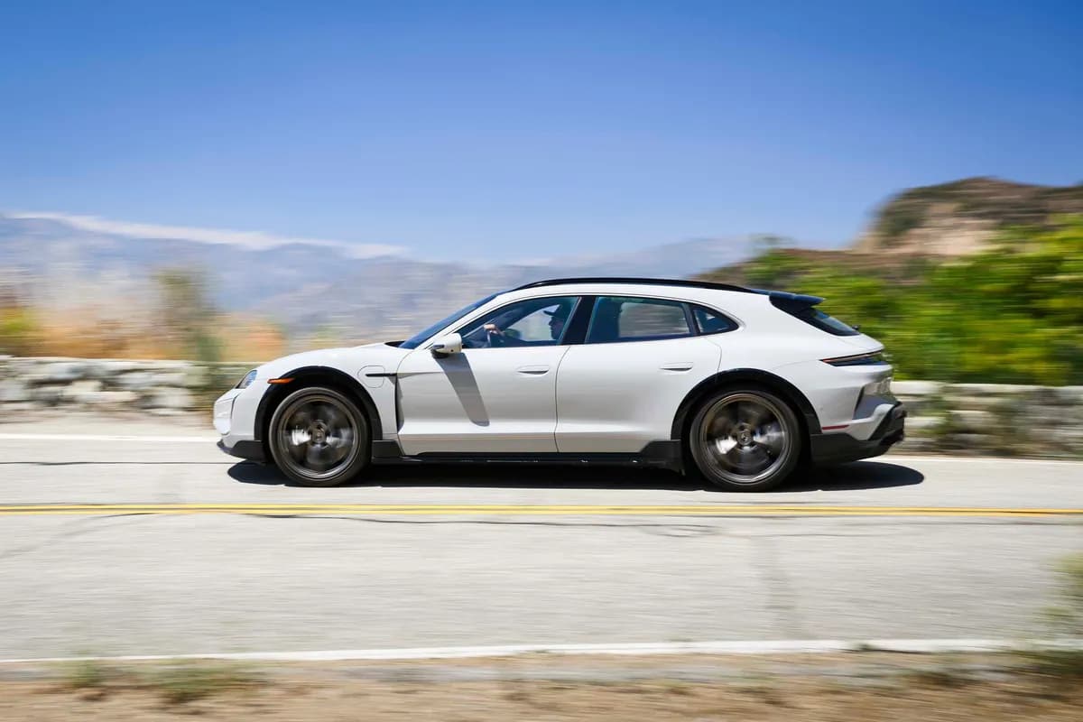 2024 Porsche Taycan Cross Turismo - Image 2