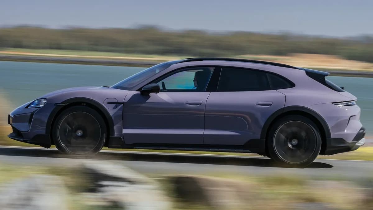 2024 Porsche Taycan Cross Turismo - Image 4