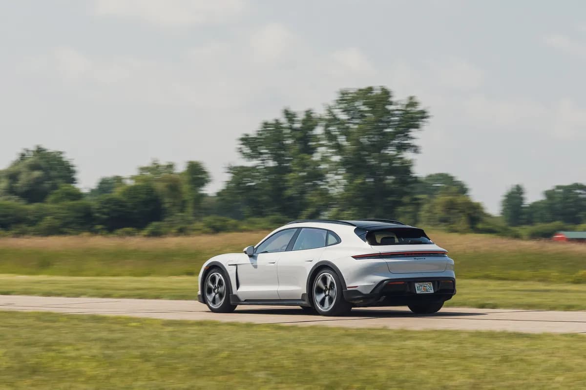 2024 Porsche Taycan Cross Turismo - Image 6