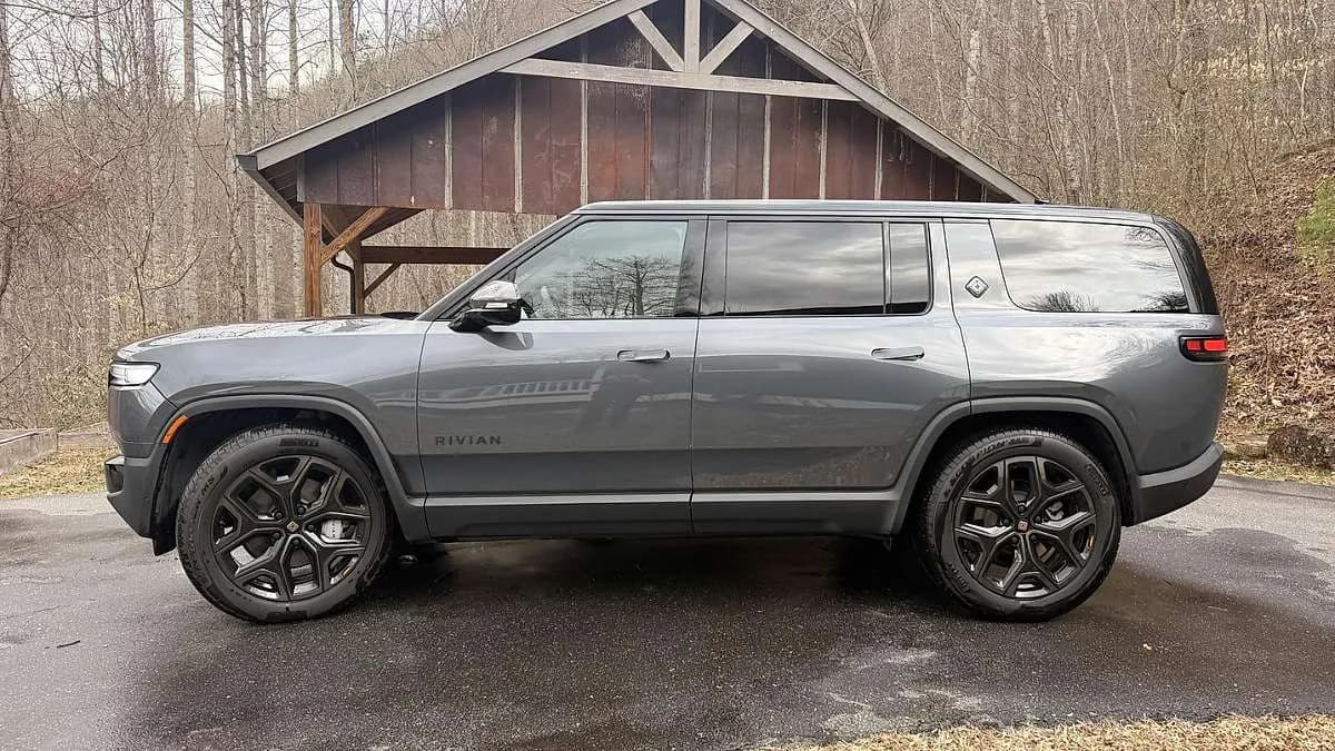 2026 Rivian R1S