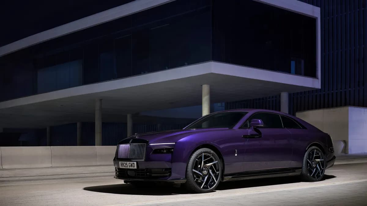 2024 Rolls-Royce Black Badge Spectre - Image 2