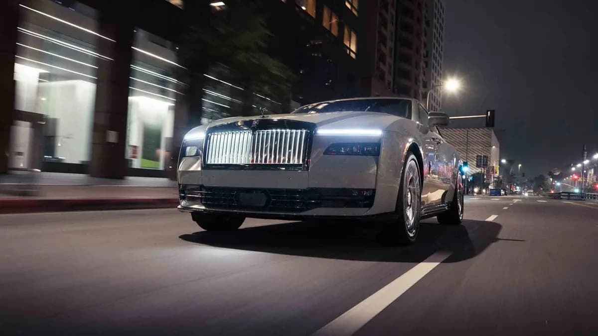 2024 Rolls-Royce Black Badge Spectre - Image 4