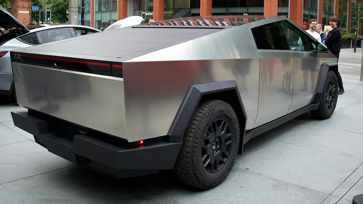 2025 Tesla Cybertruck - Image 3