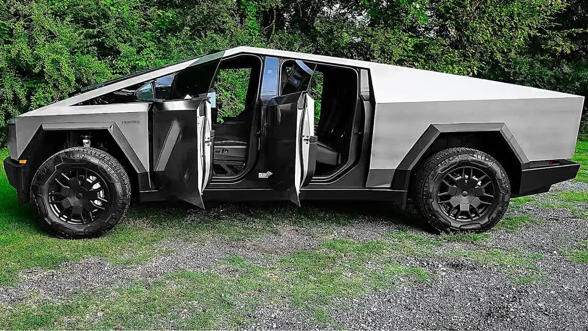 2025 Tesla Cybertruck