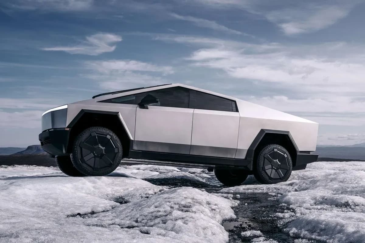 2025 Tesla Cybertruck - Image 12