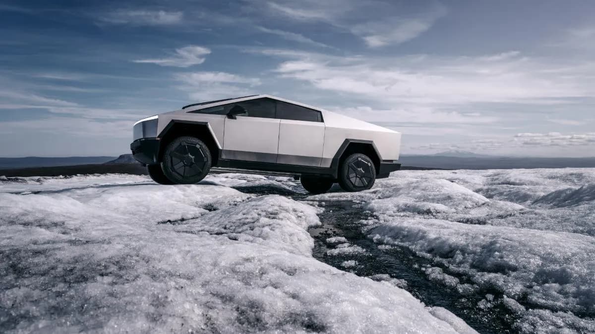 2026 Tesla Cybertruck - Image 2