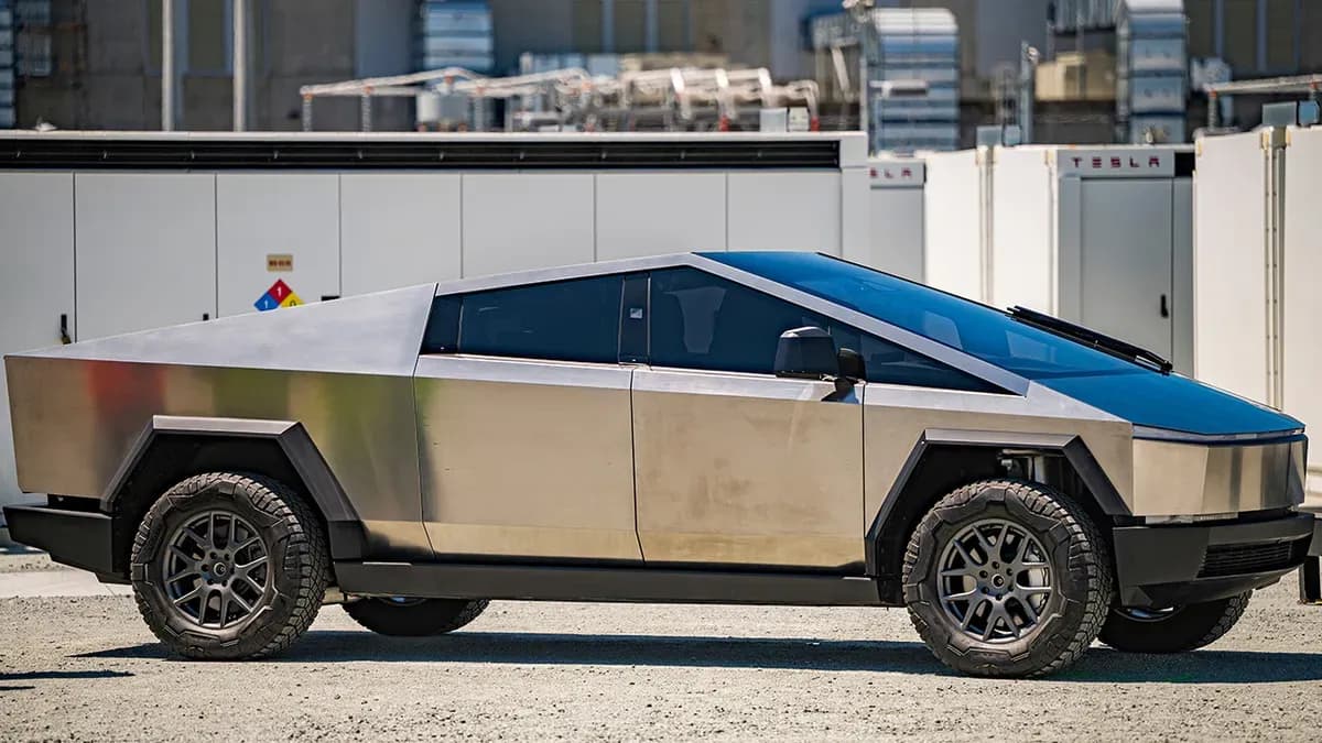 2026 Tesla Cybertruck - Image 5