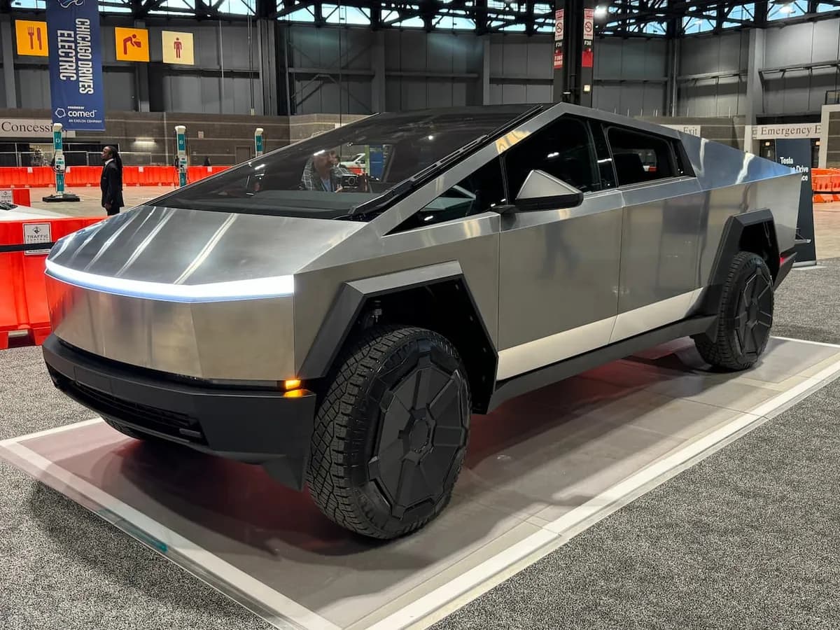 2026 Tesla Cybertruck - Image 7