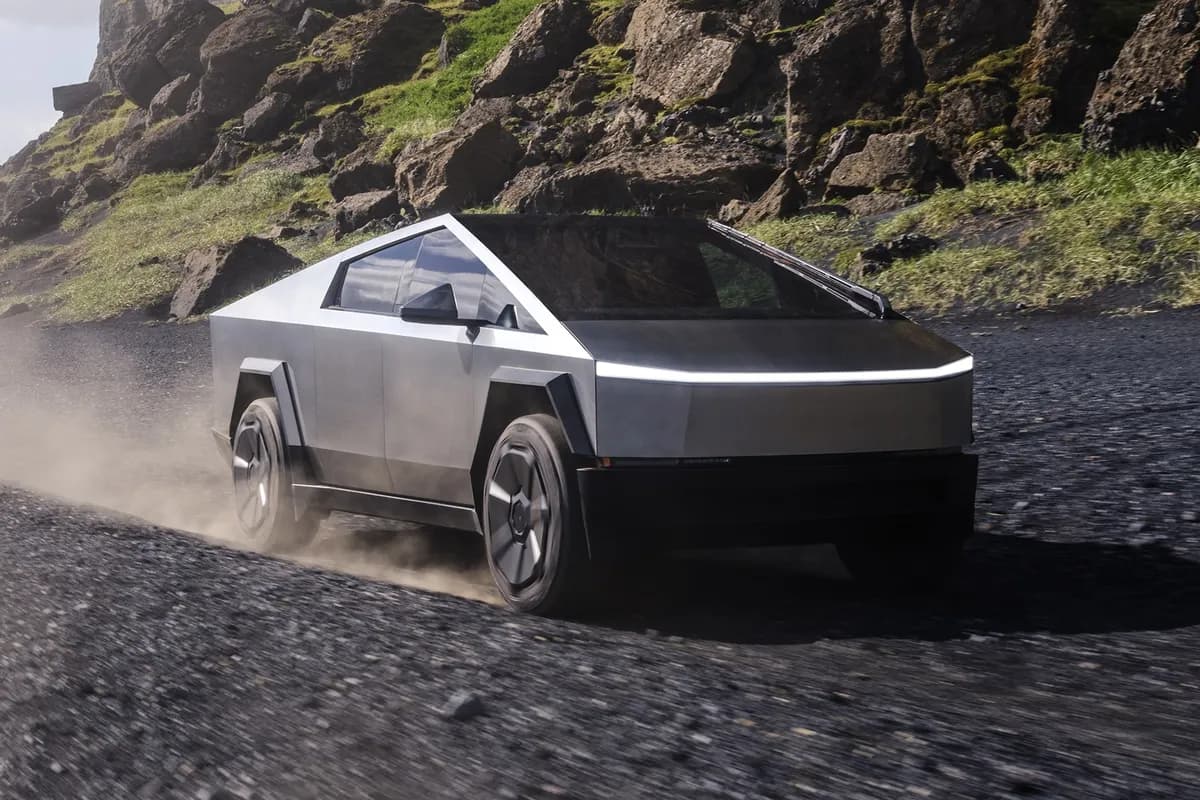 2026 Tesla Cybertruck - Image 12