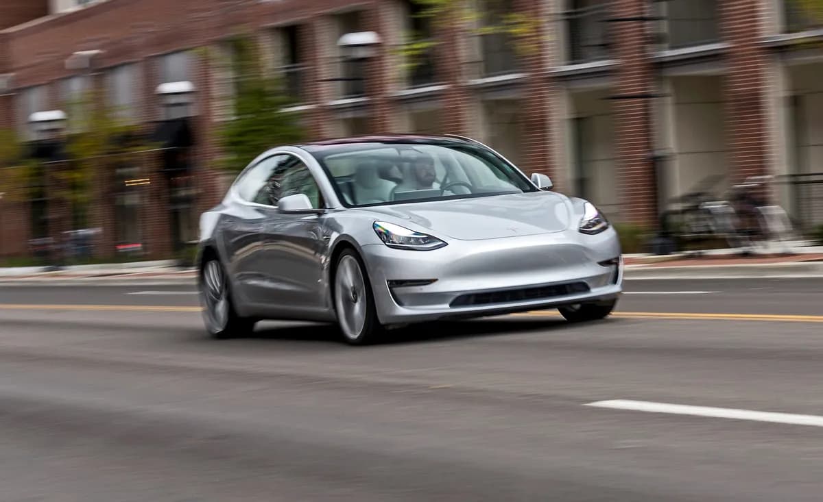 2018 Tesla Model 3 - Image 2