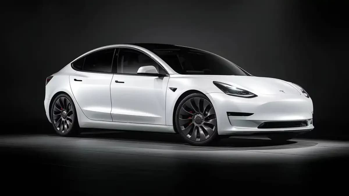 2023 Tesla Model 3 - Image 2