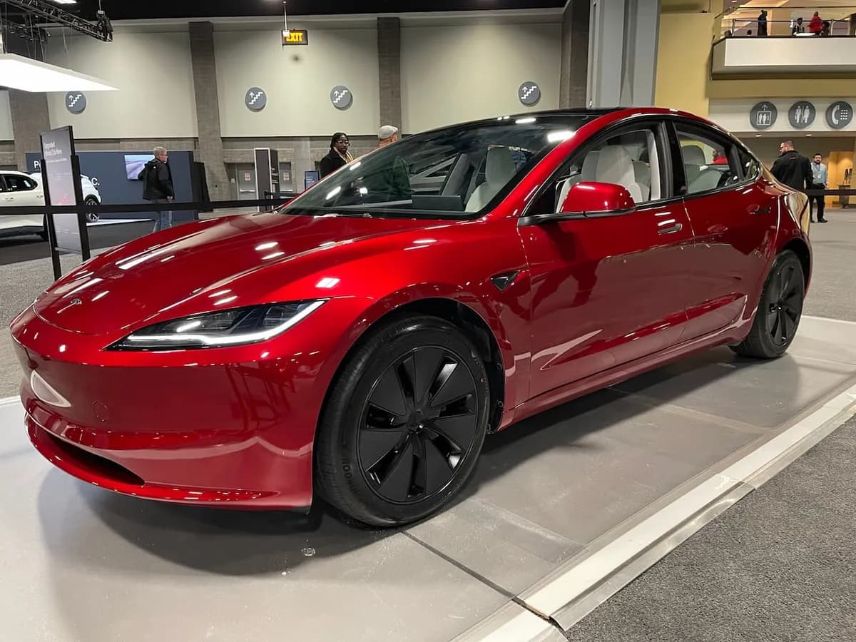 2024 Tesla Model 3 - Image 14