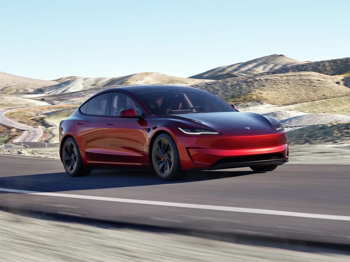 2025 Tesla Model 3 - Image 2