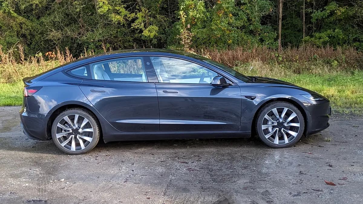 2025 Tesla Model 3 - Image 5