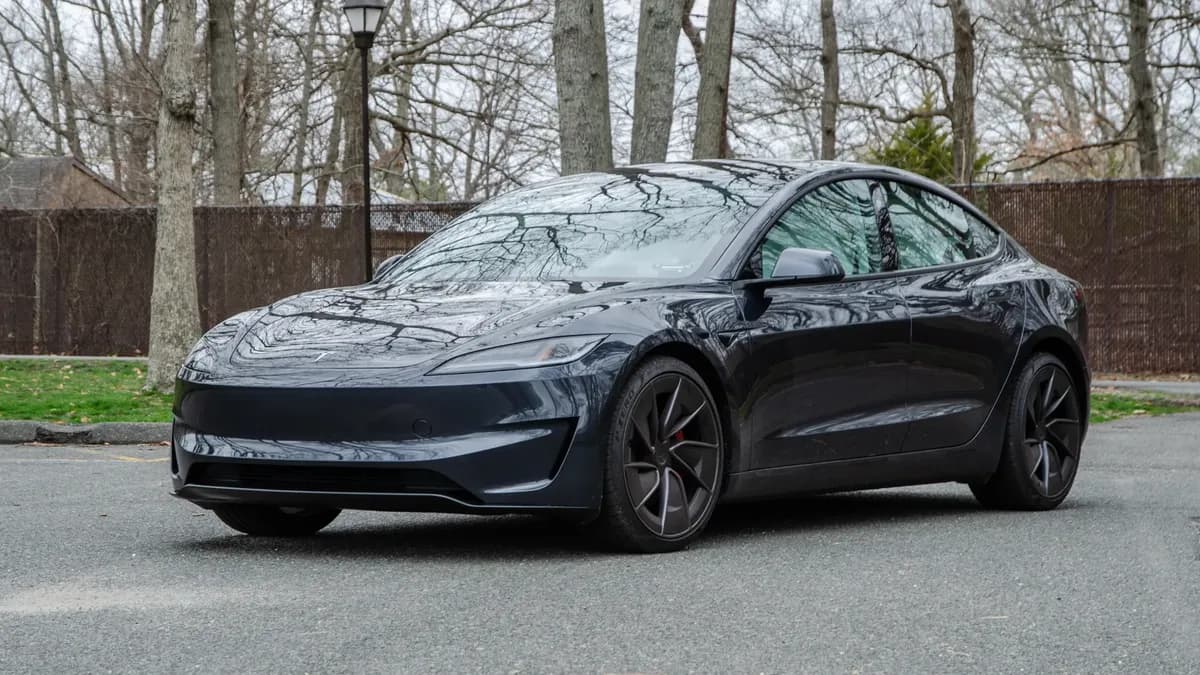 2025 Tesla Model 3 - Image 6