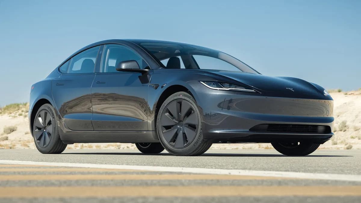 2025 Tesla Model 3 - Image 8